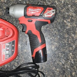 Milwaukee M12 1/4 Impact Driver With 1.5ah Battery And Charger